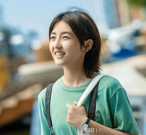 张子枫私下爆料视频,揭秘明星真实一面  第1张